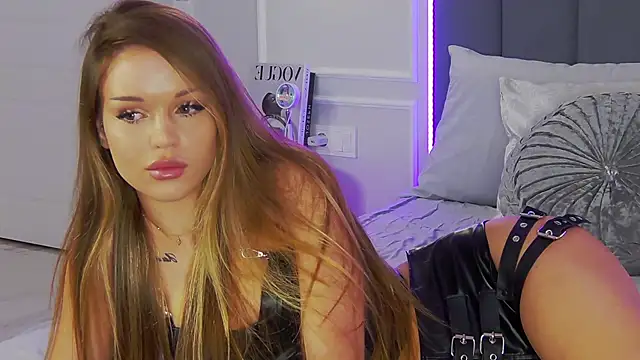 Snapshot of MarilynNova chatting on 09-16-25, 04:24 MarilynNova online show from 09-16-25, 04:24