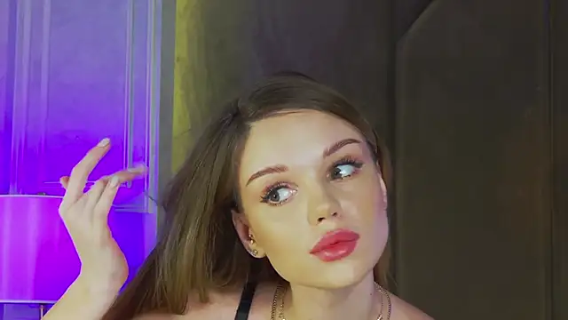 Snapshot of MarilynNova chatting on 10-11-25, 04:33 MarilynNova online show from 10-11-25, 04:33