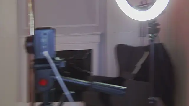 Snapshot of MarilynNova chatting on 10-24-25, 04:20 MarilynNova online show from 10-24-25, 04:20