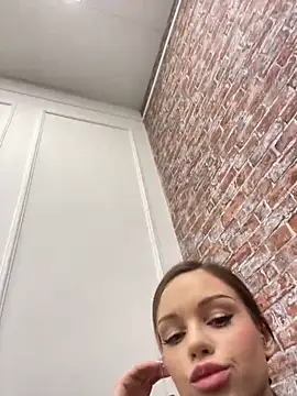 Snapshot of MarilynNova chatting on 12-21-25, 04:08 MarilynNova online show from 12-21-25, 04:08