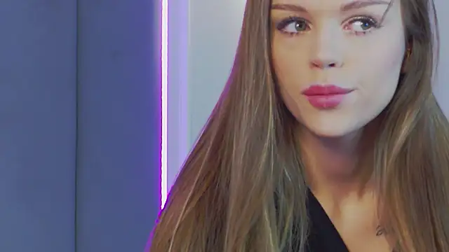 Snapshot of MarilynNova chatting on 01-12-26, 04:50 MarilynNova online show from 01-12-26, 04:50