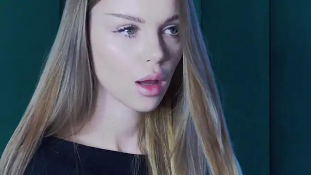 Snapshot of MarilynNova chatting on 02-19-26, 04:52 MarilynNova online show from 02-19-26, 04:52