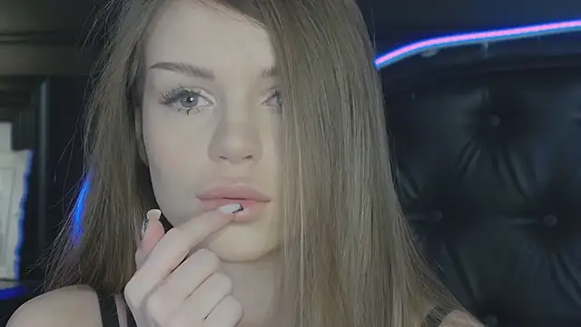 Snapshot of MarilynNova chatting on 02-22-26, 05:30 MarilynNova online show from 02-22-26, 05:30