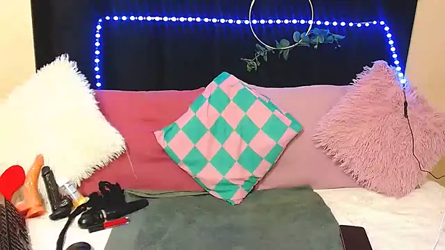 AmazingDarkDoll online show from 11-21-25, 04:05