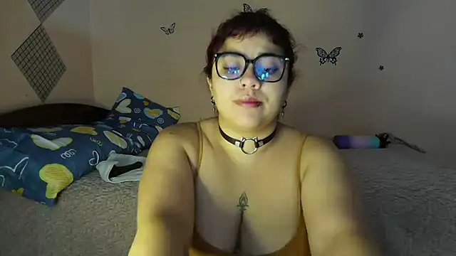 Snapshot of Danna-Sofia chatting on 10-16-25, 04:46 Danna-Sofia online show from 10-16-25, 04:46