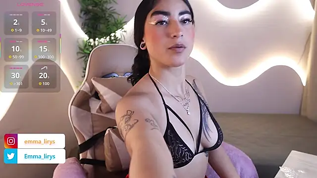 Snapshot of Emma_and_Issac chatting on 11-12-25, 04:57 Emma and Issac online show from 11-12-25, 04:57