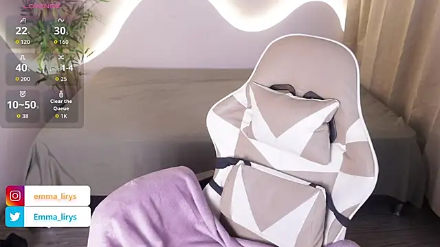 Snapshot of Emma_and_Issac chatting on 11-21-25, 04:55 Emma and Issac online show from 11-21-25, 04:55