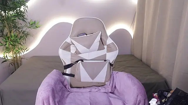 Snapshot of Emma_and_Issac chatting on 11-27-25, 04:14 Emma and Issac online show from 11-27-25, 04:14