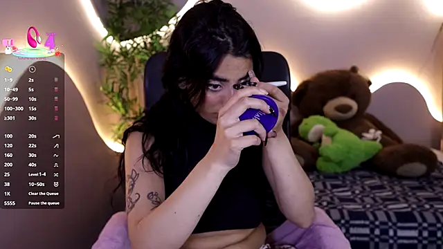 Snapshot of Emma_and_Issac chatting on 01-08-26, 04:04 Emma and Issac online show from 01-08-26, 04:04