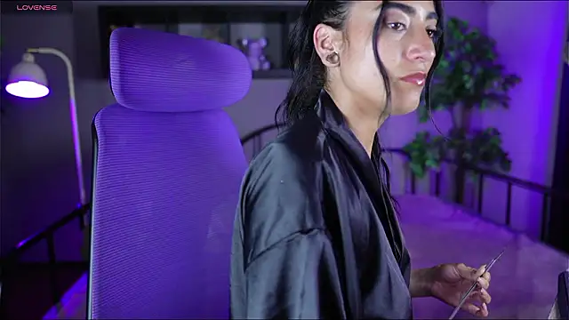 Snapshot of Emma_and_Issac chatting on 02-28-26, 09:05 Emma and Issac online show from 02-28-26, 09:05