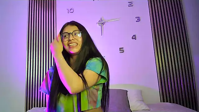 Snapshot of --MiaKhalifa-- chatting on 10-22-25, 03:23 --MiaKhalifa-- online show from 10-22-25, 03:23