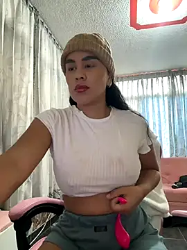 Snapshot of laure_torres chatting on 09-13-25, 11:54 laure torres online show from 09-13-25, 11:54