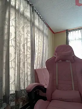 Snapshot of laure_torres chatting on 09-17-25, 03:57 laure torres online show from 09-17-25, 03:57