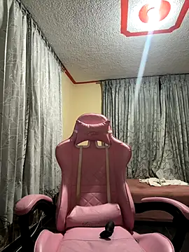 Snapshot of laure_torres chatting on 10-12-25, 08:02 laure torres online show from 10-12-25, 08:02