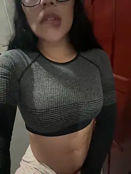 Snapshot of laure_torres chatting on 10-25-25, 12:07 laure torres online show from 10-25-25, 12:07