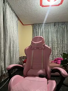 Snapshot of laure_torres chatting on 10-30-25, 08:38 laure torres online show from 10-30-25, 08:38