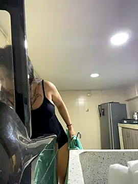 Snapshot of Valleriie_ chatting on 09-21-25, 09:16 Valleriie online show from 09-21-25, 09:16