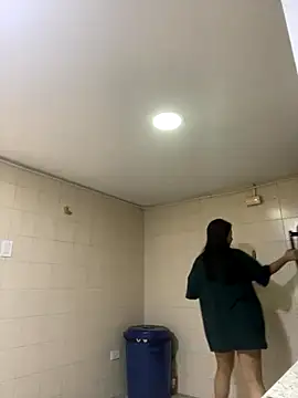 Snapshot of Valleriie_ chatting on 09-26-25, 01:26 Valleriie online show from 09-26-25, 01:26