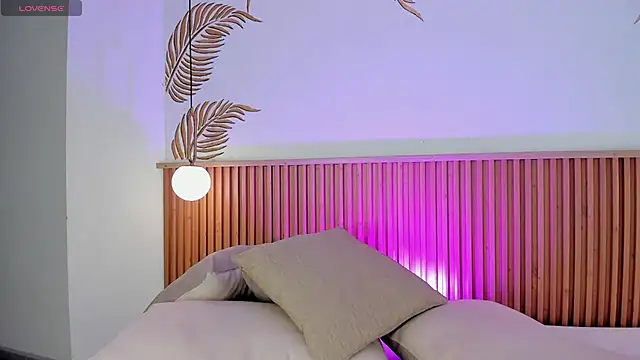 Valleriie  online show from 01-08-26, 04:31