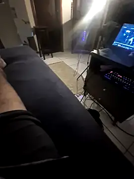 Snapshot of TrisalQuente chatting on 02-14-26, 01:24 TrisalQuente online show from 02-14-26, 01:24