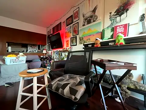 Pupscritch online show from 11-19-25, 02:50