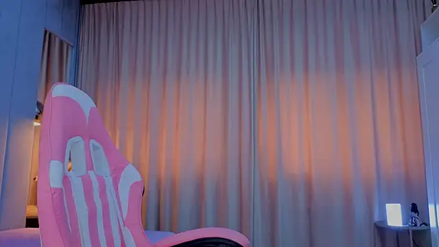 Reina Cummings online show from 11-12-25, 06:58