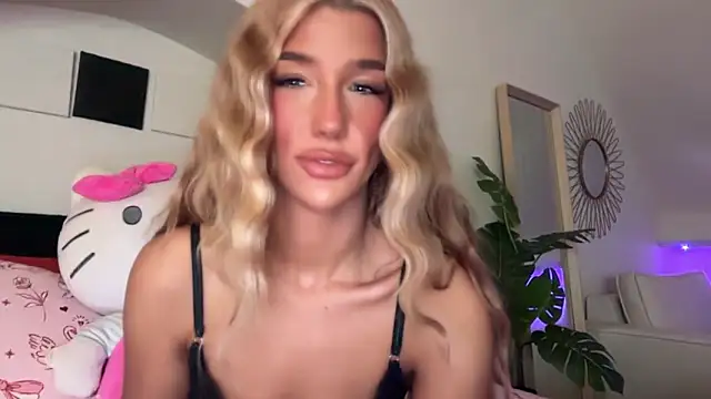 Snapshot of KENNIEXROSE chatting on 01-08-26, 09:39 KENNIEXROSE online show from 01-08-26, 09:39