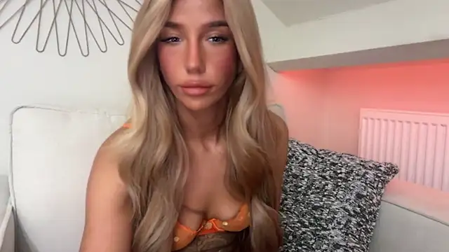 Snapshot of KENNIEXROSE chatting on 02-19-26, 10:39 KENNIEXROSE online show from 02-19-26, 10:39