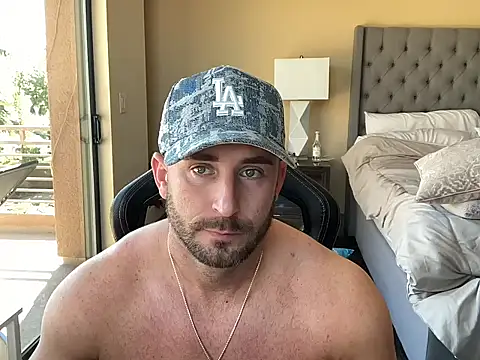 brettmycles28 online show from 10-28-25, 06:43