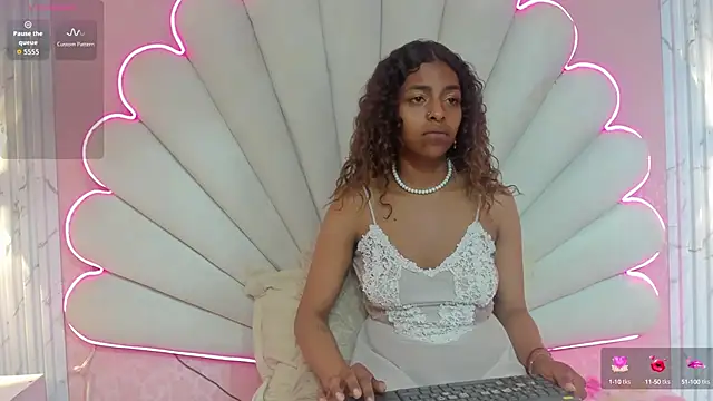 Snapshot of MisRoos chatting on 10-06-25, 08:28 MisRoos online show from 10-06-25, 08:28