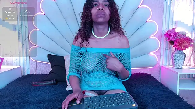 Snapshot of MisRoos chatting on 12-17-25, 02:34 MisRoos online show from 12-17-25, 02:34