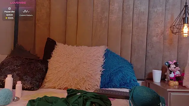 Snapshot of MisRoos chatting on 02-02-26, 01:32 MisRoos online show from 02-02-26, 01:32