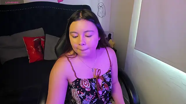 LucyPetit online show from 11-12-25, 01:00