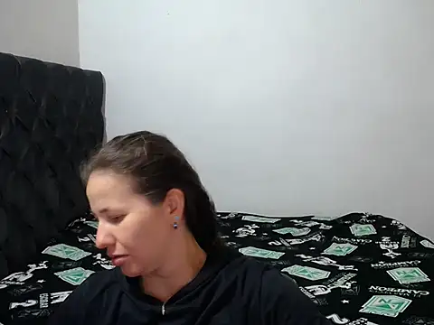 Snapshot of Valentina_charlys chatting on 10-15-25, 02:28 Valentina charlys online show from 10-15-25, 02:28