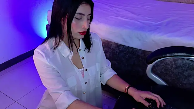 Snapshot of ZaraGold chatting on 01-13-26, 11:54 ZaraGold online show from 01-13-26, 11:54