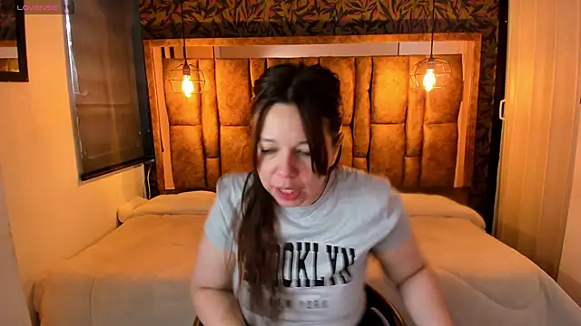 Isa Thompson   online show from 10-18-25, 12:06