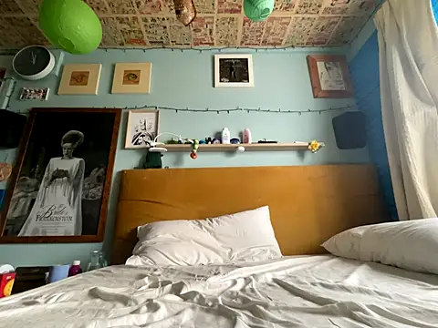 Snapshot of WriggleQuest chatting on 09-12-25, 10:59 WriggleQuest online show from 09-12-25, 10:59