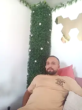 Snapshot of Miguel_SaraPink chatting on 03-02-26, 09:32 Miguel SaraPink online show from 03-02-26, 09:32