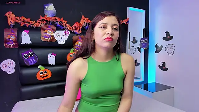 Snapshot of SoftieNymph chatting on 10-25-25, 12:02 SoftieNymph online show from 10-25-25, 12:02