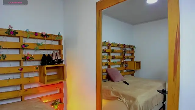 Snapshot of SoftieNymph chatting on 12-03-25, 11:52 SoftieNymph online show from 12-03-25, 11:52