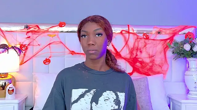 MadeleineHocker online show from 10-30-25, 12:17