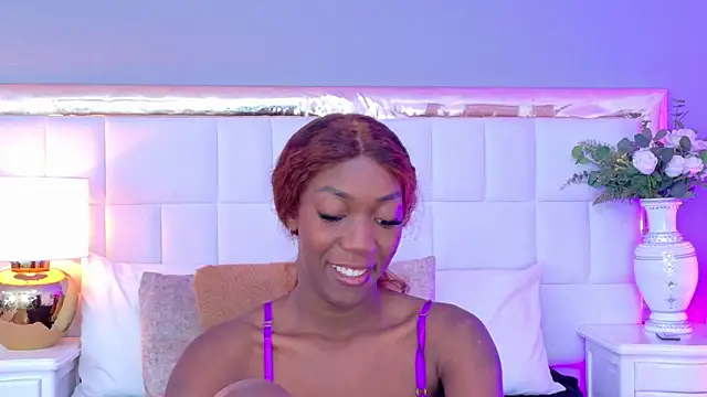 MadeleineHocker online show from 11-08-25, 11:54