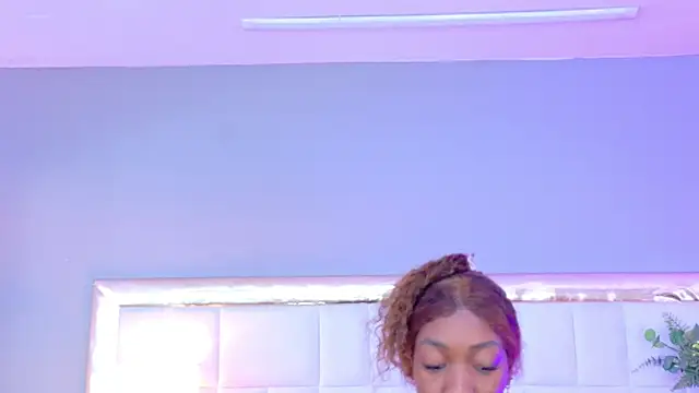 MadeleineHocker online show from 11-21-25, 12:04