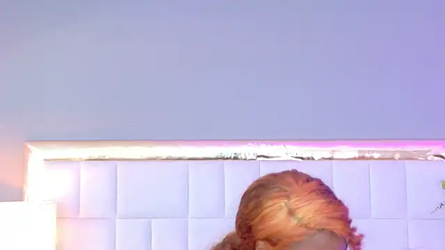 MadeleineHocker online show from 12-19-25, 01:07