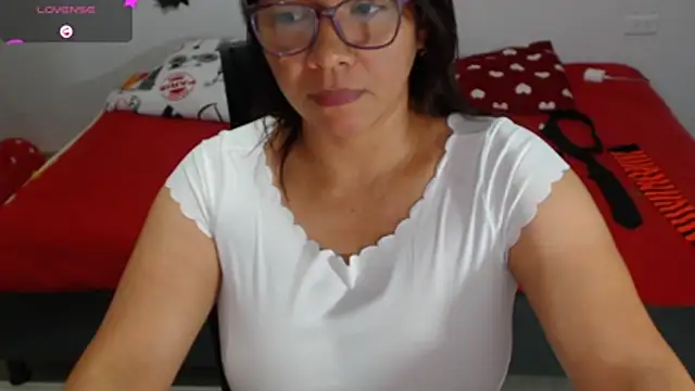 Snapshot of hiilarybrown chatting on 10-24-25, 10:17 hiilarybrown online show from 10-24-25, 10:17