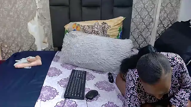 Snapshot of SexyKiarah chatting on 12-14-25, 07:40 SexyKiarah online show from 12-14-25, 07:40