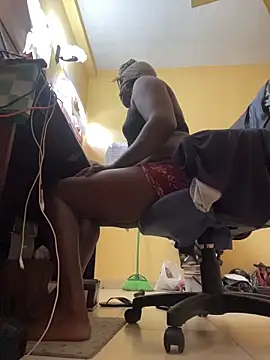 femboyslqueen online show from 10-27-25, 06:06