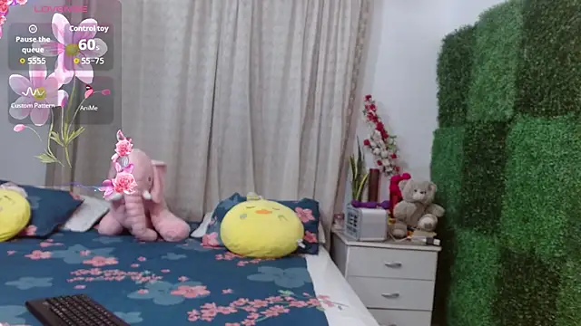 angelly  kate online show from 10-28-25, 01:42