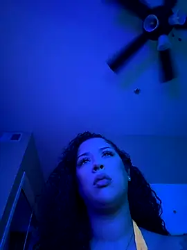 Snapshot of theviberoom chatting on 09-27-25, 04:17 theviberoom online show from 09-27-25, 04:17