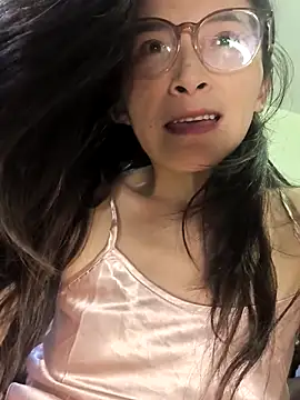 Snapshot of wsyx326 chatting on 10-15-25, 04:18 wsyx326 online show from 10-15-25, 04:18